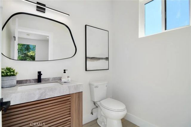 20100 Hatteras Street, Woodland Hills, CA 91367