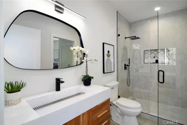 20100 Hatteras Street, Woodland Hills, CA 91367