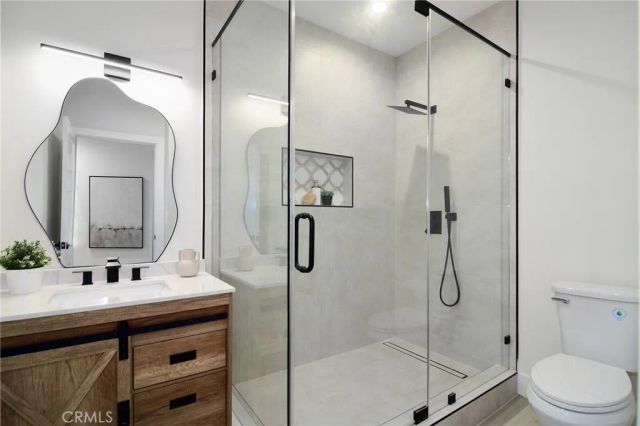 20100 Hatteras Street, Woodland Hills, CA 91367
