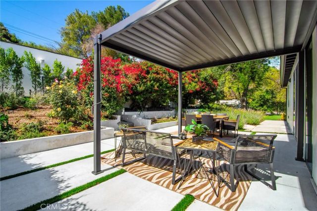 20100 Hatteras Street, Woodland Hills, CA 91367