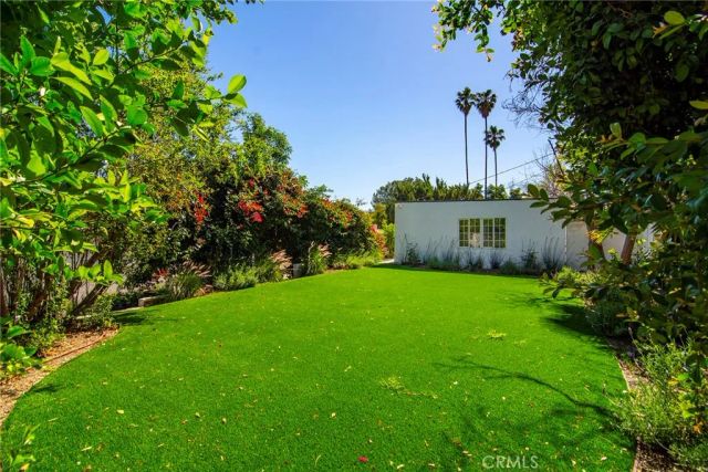 20100 Hatteras Street, Woodland Hills, CA 91367