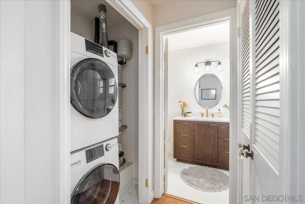 Image 15 of property listing at 2828 Famosa Blvd 305, San Diego, CA 92107