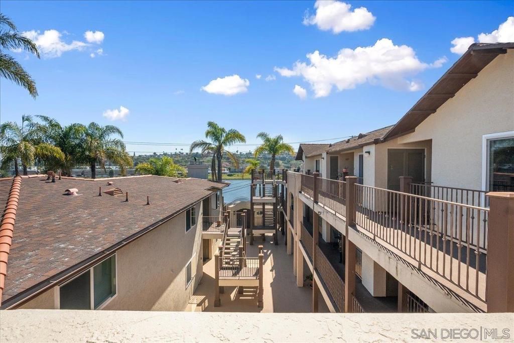 Image 17 of property listing at 2828 Famosa Blvd 305, San Diego, CA 92107