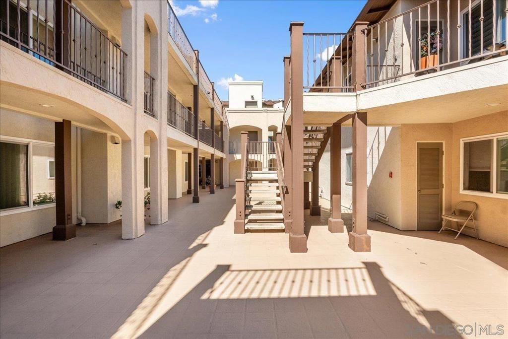 Image 18 of property listing at 2828 Famosa Blvd 305, San Diego, CA 92107