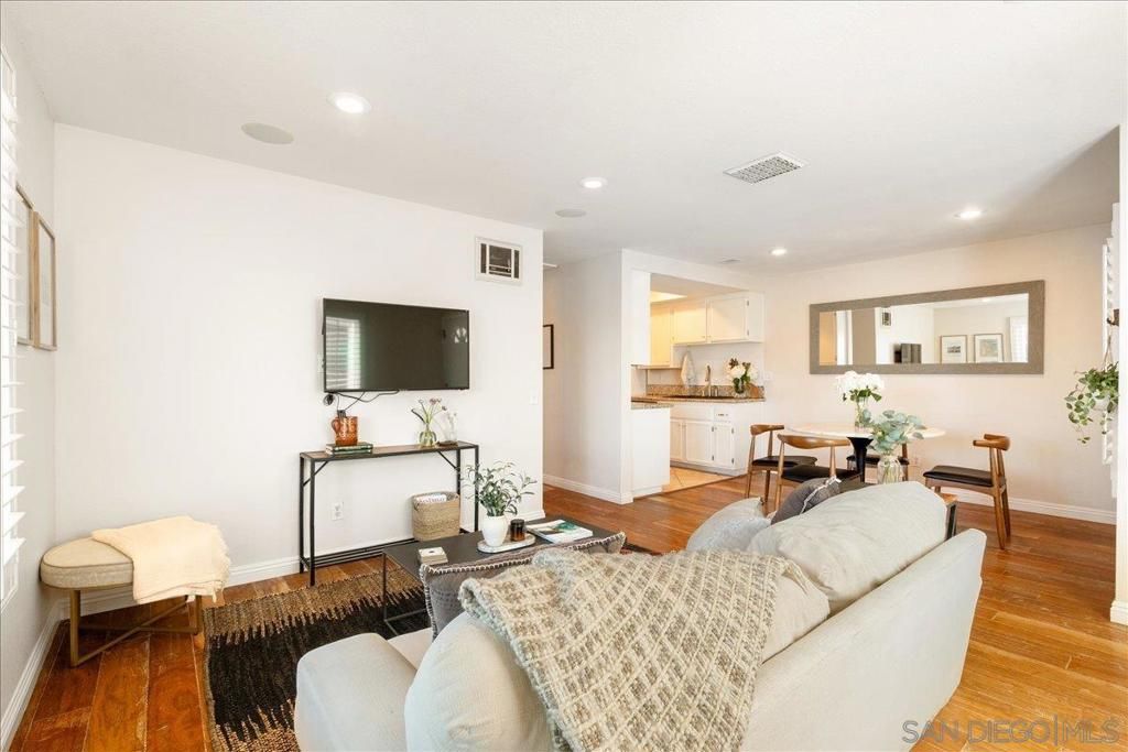 Image 4 of property listing at 2828 Famosa Blvd 305, San Diego, CA 92107