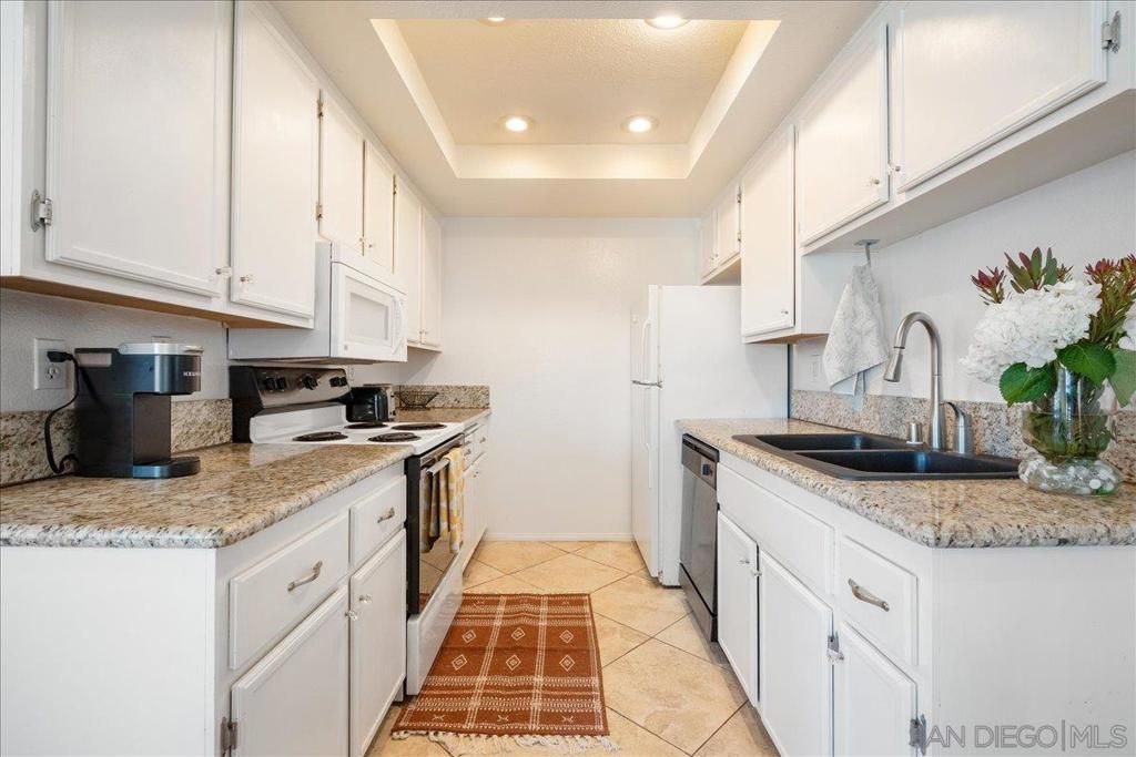 Image 7 of property listing at 2828 Famosa Blvd 305, San Diego, CA 92107