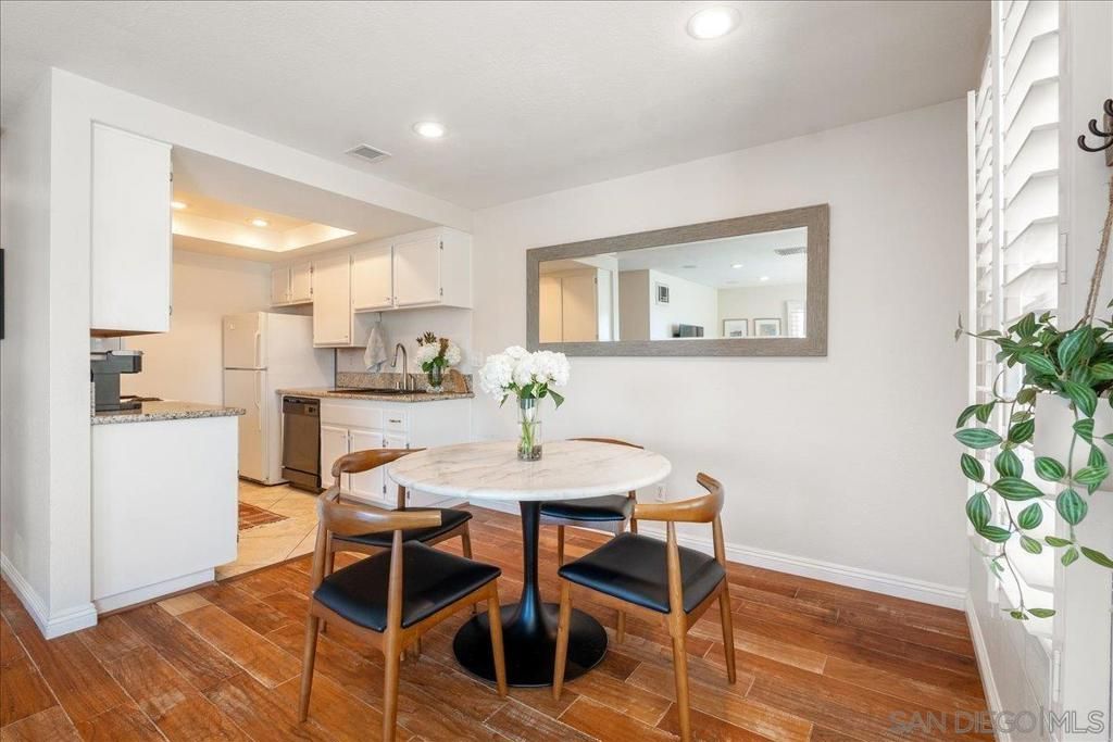 Image 8 of property listing at 2828 Famosa Blvd 305, San Diego, CA 92107