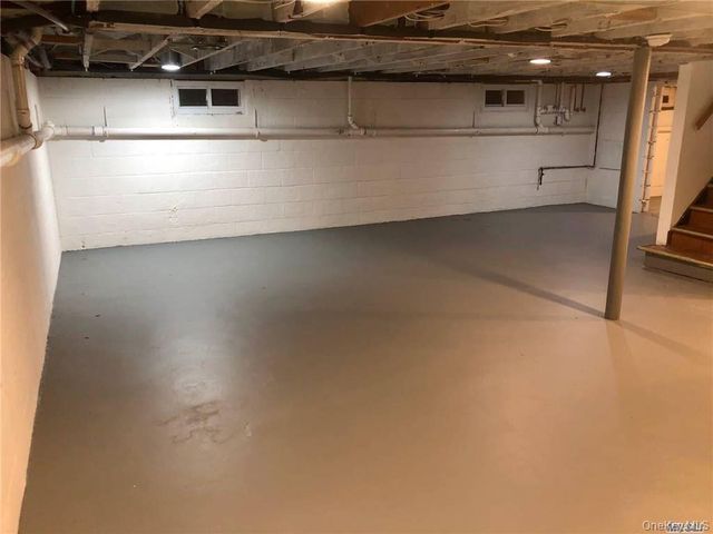 1 Allen Street 1, Lynbrook, NY 11563