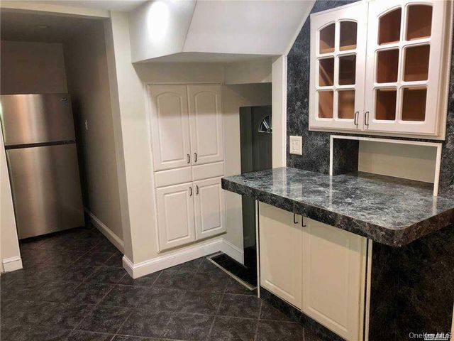 1 Allen Street 1, Lynbrook, NY 11563