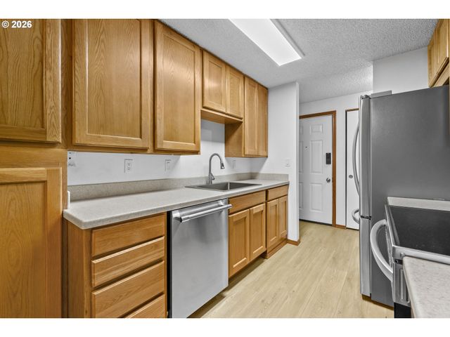 5190 Nw NEAKAHNIE Ave 11, Portland, OR 97229