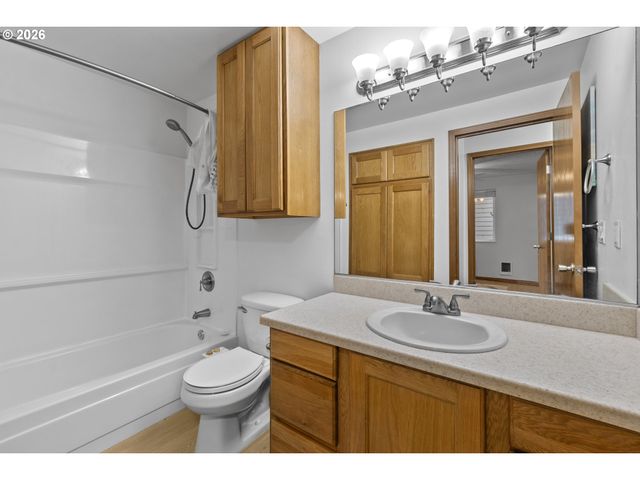 5190 Nw NEAKAHNIE Ave 11, Portland, OR 97229