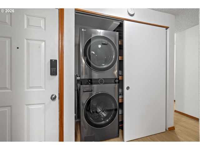 5190 Nw NEAKAHNIE Ave 11, Portland, OR 97229