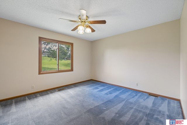 5527 Enterprise Drive, Lincoln, NE 68521