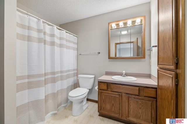 5527 Enterprise Drive, Lincoln, NE 68521