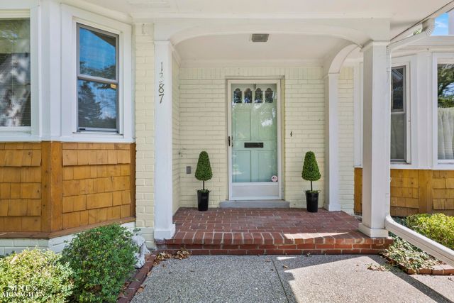 1387 Kensington Road, Grosse Pointe Park, MI 48230