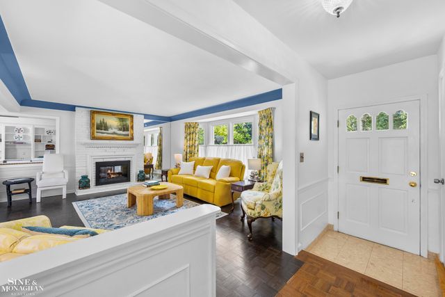 1387 Kensington Road, Grosse Pointe Park, MI 48230