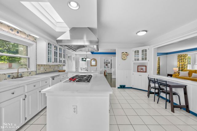 1387 Kensington Road, Grosse Pointe Park, MI 48230