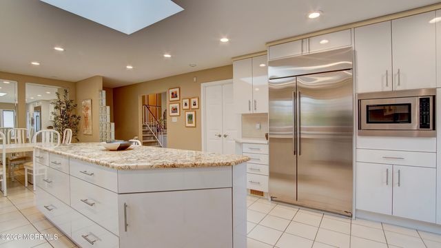 8 Manor Drive, Manalapan, NJ 07726