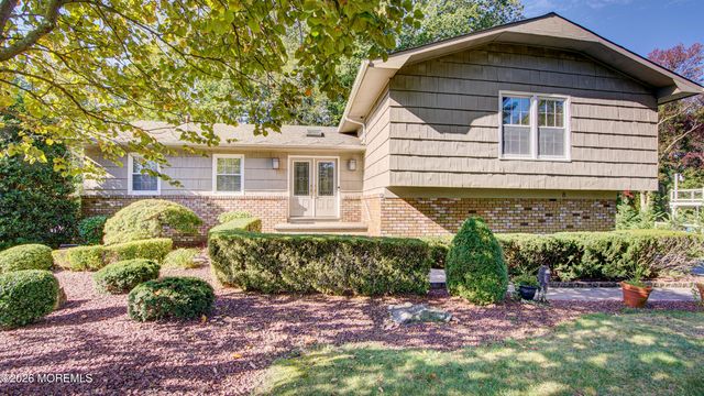 8 Manor Drive, Manalapan, NJ 07726