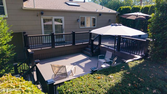 8 Manor Drive, Manalapan, NJ 07726