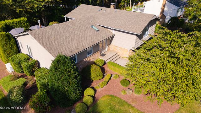 8 Manor Drive, Manalapan, NJ 07726