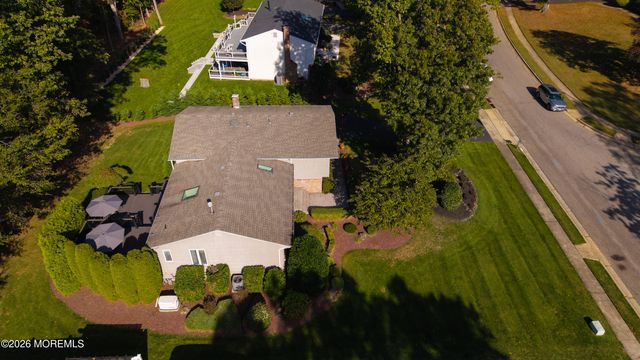 8 Manor Drive, Manalapan, NJ 07726