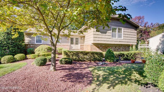 8 Manor Drive, Manalapan, NJ 07726