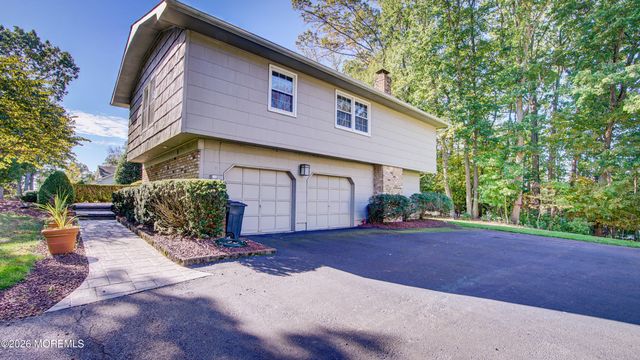 8 Manor Drive, Manalapan, NJ 07726