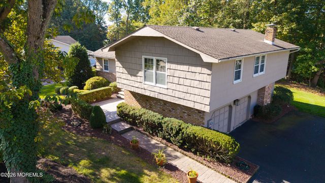 8 Manor Drive, Manalapan, NJ 07726