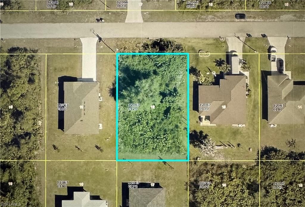 870 Chantilly ST E, LEHIGH ACRES, FL 33974 — exterior