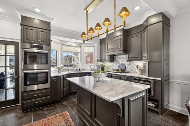 115 Chatsworth Dr, Nashville, TN 37215