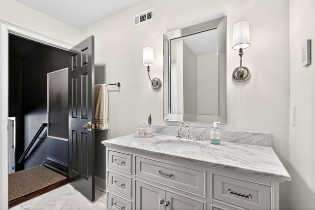 115 Chatsworth Dr, Nashville, TN 37215