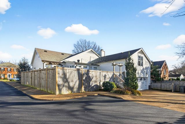 115 Chatsworth Dr, Nashville, TN 37215