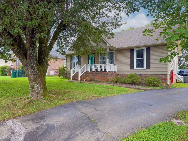 1324 Sunnybrooke Ct, Pulaski, TN 38478
