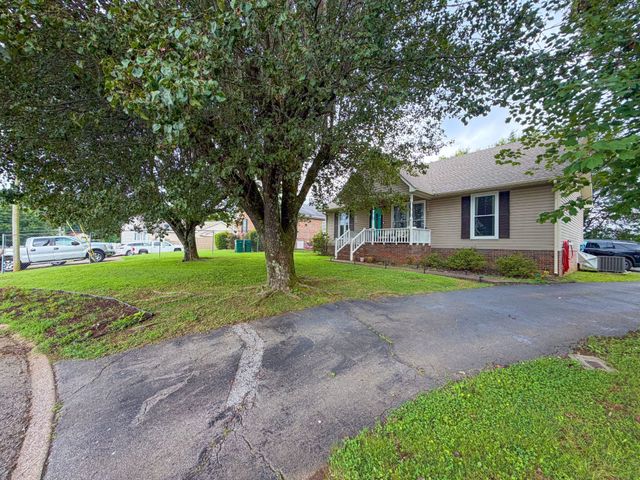1324 Sunnybrooke Ct, Pulaski, TN 38478