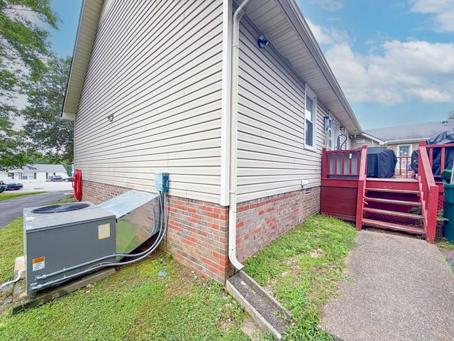 1324 Sunnybrooke Ct, Pulaski, TN 38478