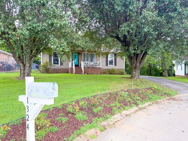 1324 Sunnybrooke Ct, Pulaski, TN 38478