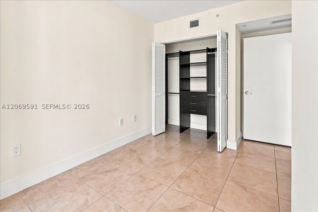 41 SE 5th St 1908, Miami, FL 33131