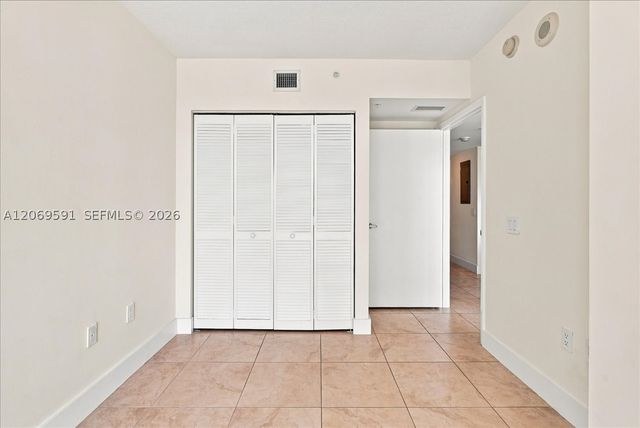 41 SE 5th St 1908, Miami, FL 33131