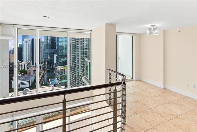 41 SE 5th St 1908, Miami, FL 33131
