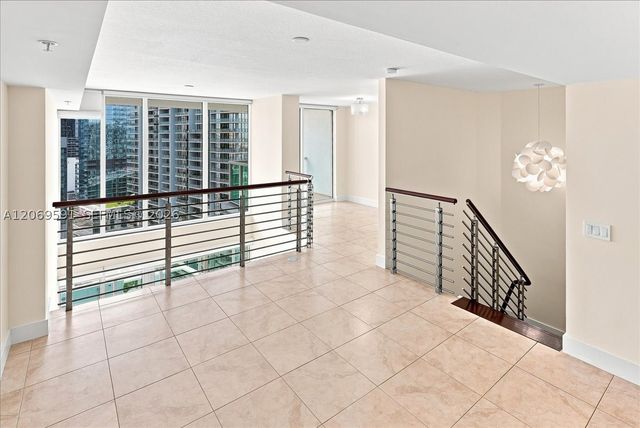 41 SE 5th St 1908, Miami, FL 33131