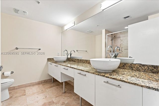 41 SE 5th St 1908, Miami, FL 33131