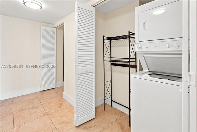 41 SE 5th St 1908, Miami, FL 33131