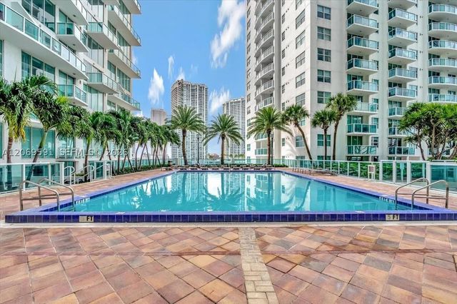 41 SE 5th St 1908, Miami, FL 33131