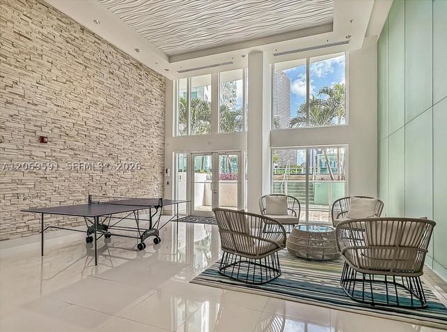 41 SE 5th St 1908, Miami, FL 33131