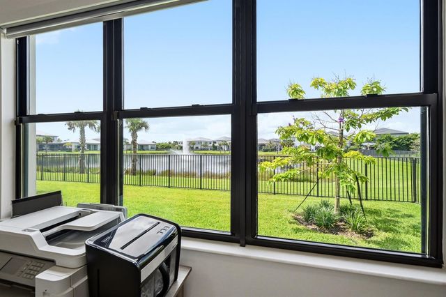13128 Feathering Way, Palm Beach Gardens, FL 33412