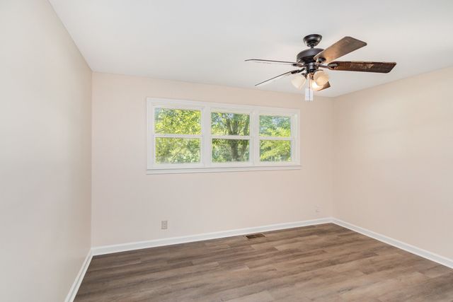 2557 Woodlawn Rd, Woodlawn, TN 37191