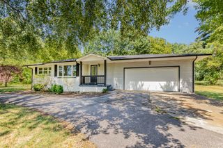 2557 Woodlawn Rd, Woodlawn, TN 37191