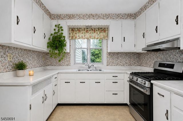 340 Saddle River Rd, Saddle Brook Twp., NJ 07663