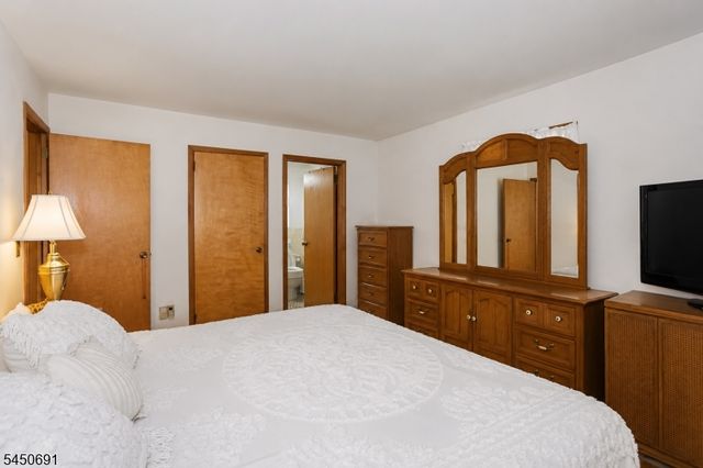 340 Saddle River Rd, Saddle Brook Twp., NJ 07663
